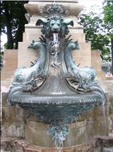 Löwenkopf und Fische