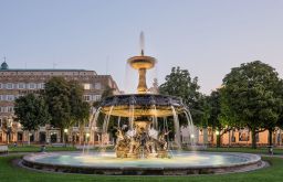 Schlossplatz Brunnen