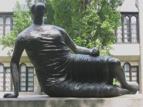 Neue Pinakothek München liegende2.jpg